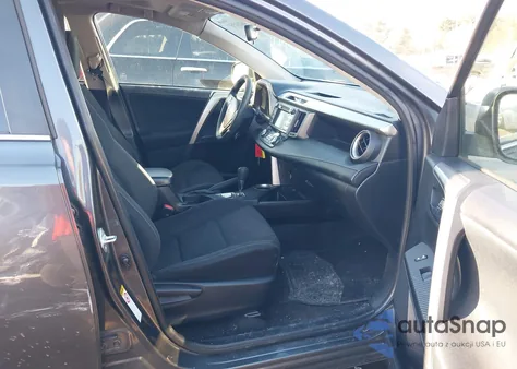 2015 Toyota Rav4 Xle z USA, uszkodzony, nr VIN JTMRFREV9FD149054